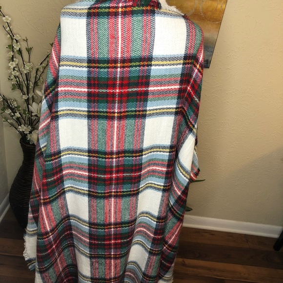 Multi Plaid Flannel Blanket Scarf Red Green Blue 100% Acrylic - Picture 9 of 11